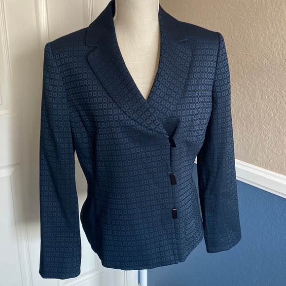 Tahari Jackets & Blazers - 𝅺Tahari Dark Blue Geometric Print Modern Work Blazer Size 10
